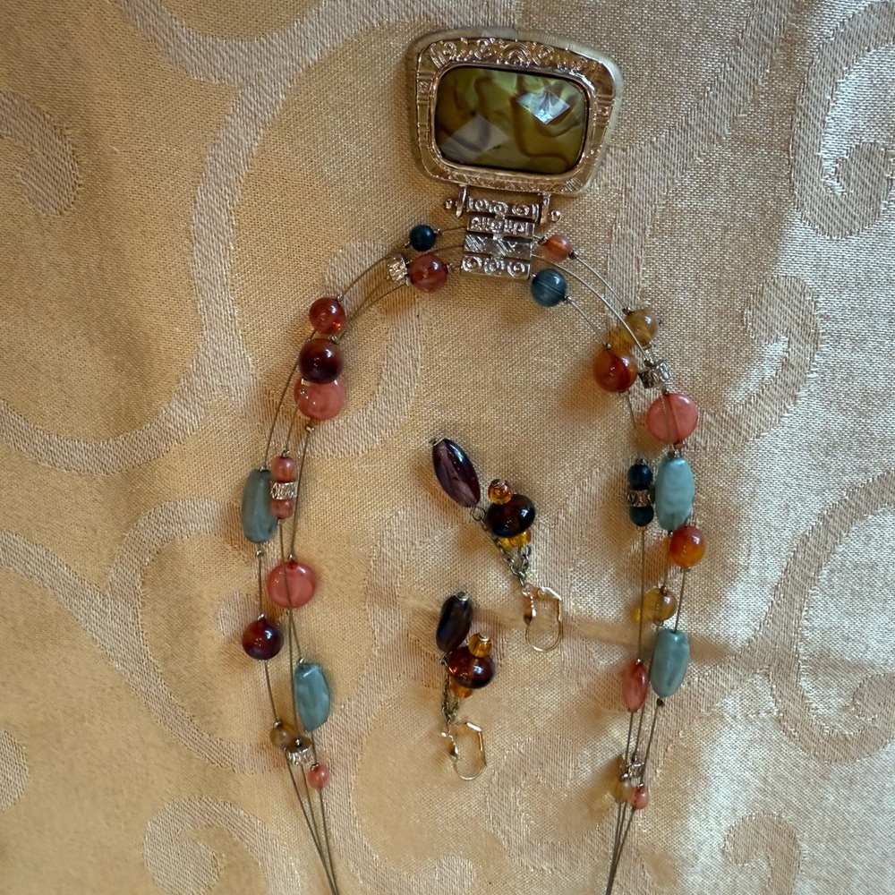 8 Vintage necklaces and earrings